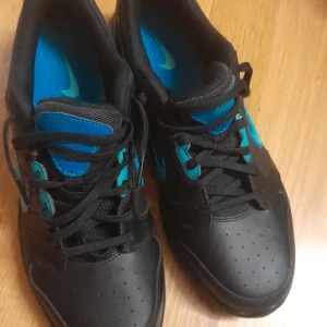 Nike skor I storlek 40 - Ny svart Nike skor 