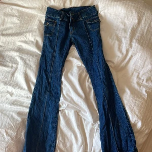 Jeans 200s tal  - Dessa snygga jeans är tyvärr för små får mig, andvänd ett fåtal gånger 💕💕skulle säga att storleken är liten så mer en XS!