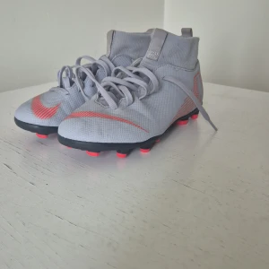 Jag vill sälja dom för dom passar inte mig längre - Har köpt den för 1000kr men säljer för 199kr för hade dom i 2 år 