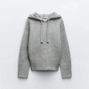 Stickad hoodie  - Så fin stickad hoodie från zara, perfekt nu till hösten!💞