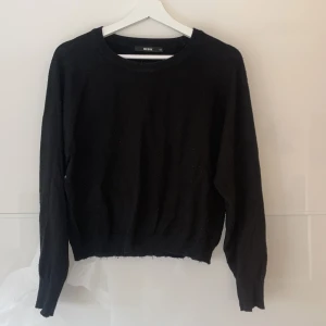 Bik bok stickad tröja - En svart stickad tröja från bik bok i storlek XS