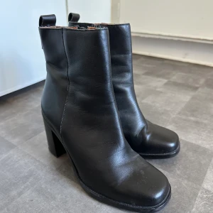 Ankleboots Wera Stockholm - Sparsamt använda, i storlek 36. Nypris 1299kr, säljer för 900kr. 