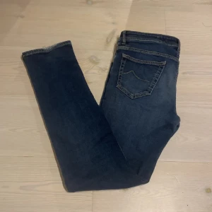 Jacob cohen jeans - Säljer nu mina Jacob Cohen jeans. Storleken är 32 och är knappt använda. Priset går att diskuteras vid en snabb affär.