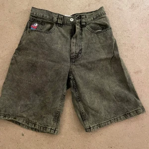 Big boy jorts - Baggy jeans shorts från märket ”polar”. Skriv om intresserad. Priser är inte fast 
