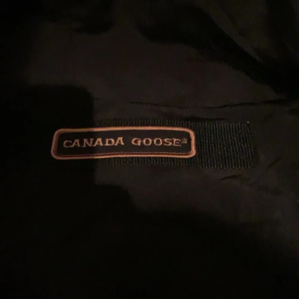 Modellen slutades säljas mellan åren 2012-2015, Päls medföljer. Tar emot byten mot en annan Canada Goose såklart!. Jackor.