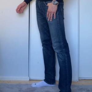 Säljer dessa schyssta 502 jeans, storlek: W32, L34, skick 7/10, inga defekter. Pris: 229 kr