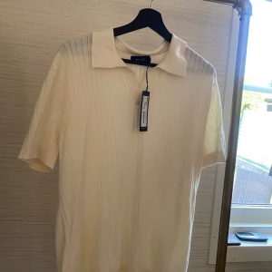 Helt oanvänd pike - Pike köpt från brothers, helt oanvänd prislapp sitter kvar. Ordinarie priss 599kr, fel storlek där jag säljer. 