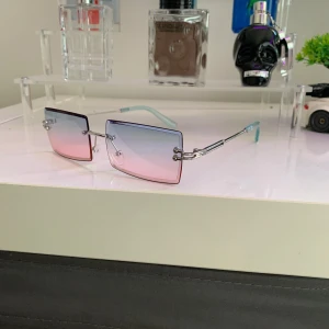 Solglasögon till salu!!! - Säljer min glasögon då jag inte använder dem längre.