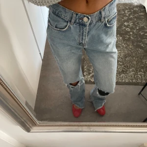 Ljusa jeans - Super snygga jeans från pull & bear! 