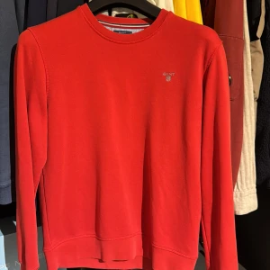 Gant - Storlek 158/164,13-14 år, röd gant tröja, bra skick 