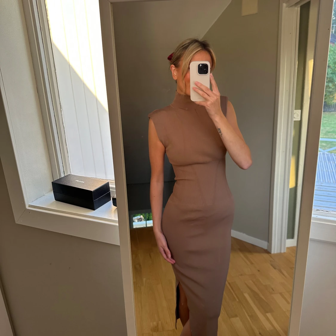 Beige ärmlös klänning - 90