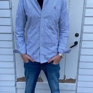 Ralph lourent skjorta - Ralph lourent skjorta i storlek M, riktigt skön o passar bra till hösten! Skriv vid frågor 