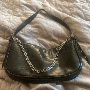 Ny väska  - Svart väska som har aldrig använts