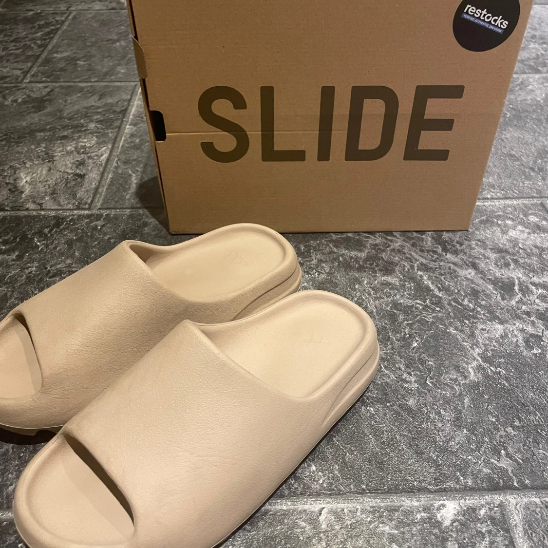 Yeezy slides - 92