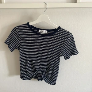 Hollister t-shirt - Knappast använd, som nyskick! Storlek XS. 