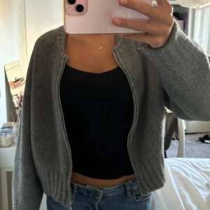 Kofta - Säljer denna då den ej kommer till användning, nyskick och hel💕