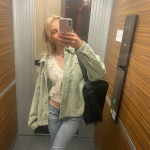 Jeansjacka - Jeansjacka från zara som inte säljs längre💕