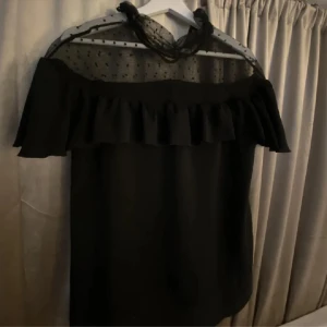 Festtopp - Säljer denna jätte fina fest topp💕