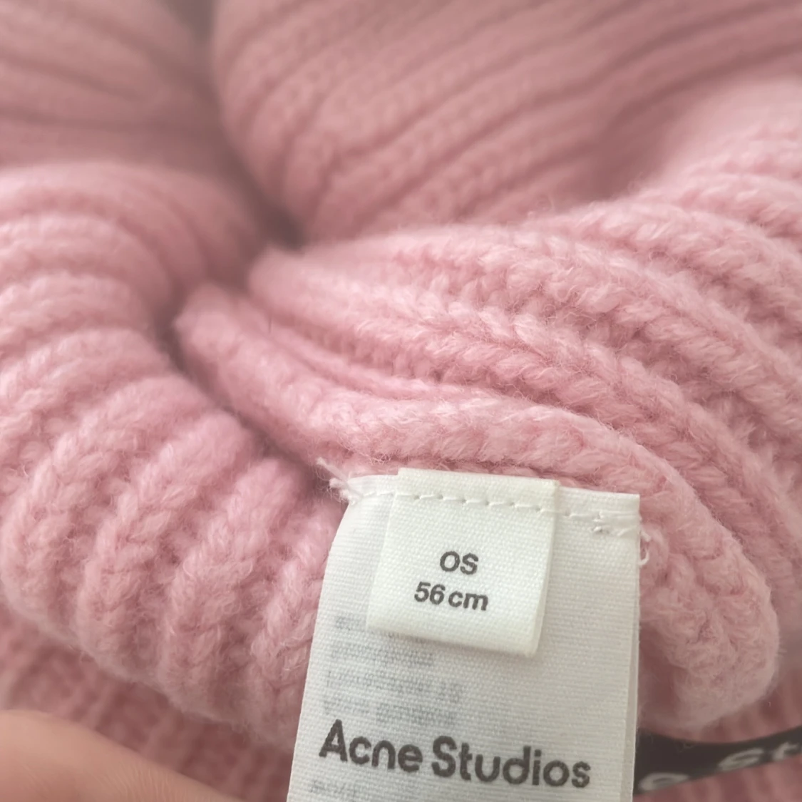 Acne studio mössa  - 92