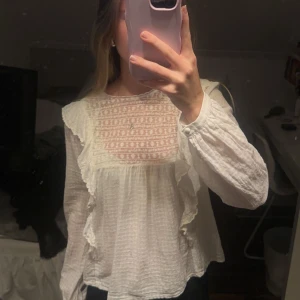 Blus - Blus från zara, jättefin men kommer inte till användning längre 