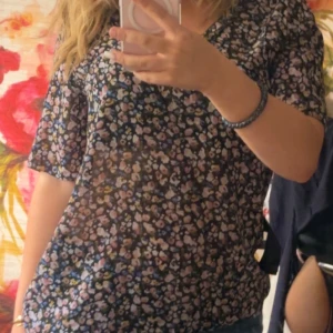 Trekvarts tröja - Helt oanvändbar trekvarts tröja som inte kommer till användning! 💕 Inprincip ny och väldigt mycket Stockholm stil