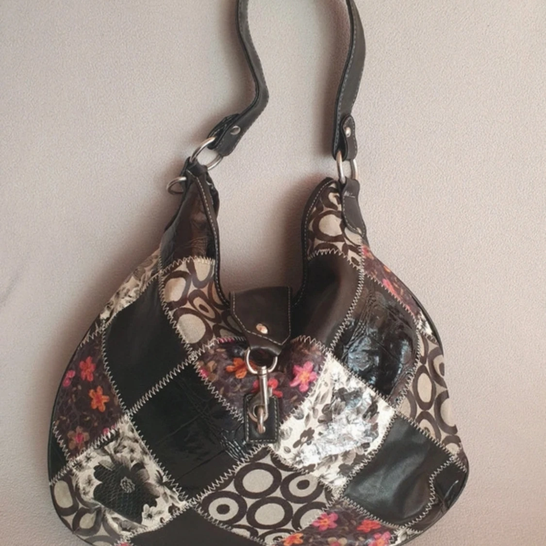 Hoboväska, bohoo bag svart röd