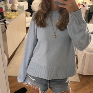 Blå tröja - Supersnygg blå tjocktröja från zara som tyvärr inte kommer till användning💕💕