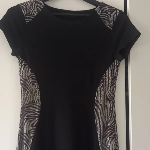 Festklänning  - Boddyflirt stretch stilig 