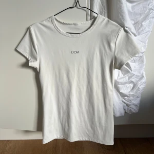 Tränings T-shirt - Superskönt träningsmaterial, använd fåtal gånger så jättefint skick utan defekter! 