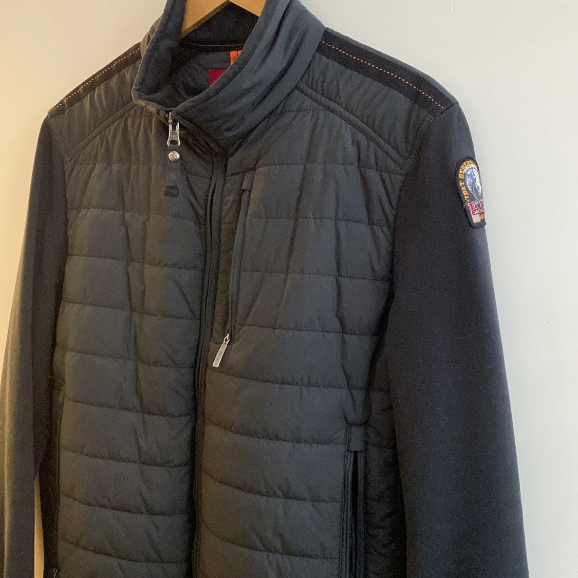 Svart quiltad jacka från Parajumpers hybrid - 1