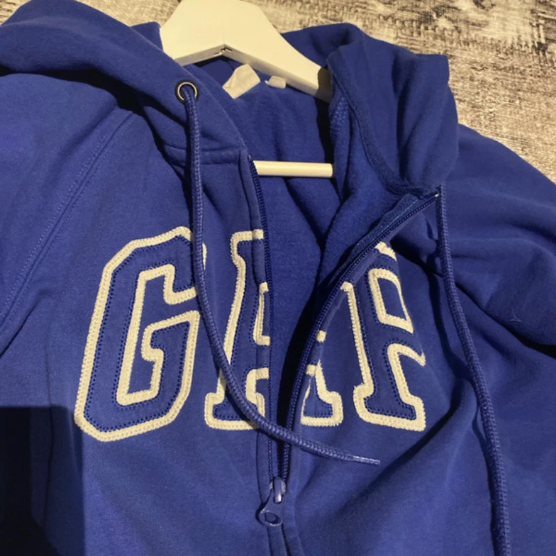 Blå hoodie från GAP