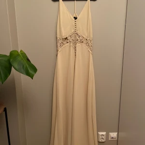 Långklänning - Säljer denna super snygga långklänningen kontakta vid frågor och funderingar