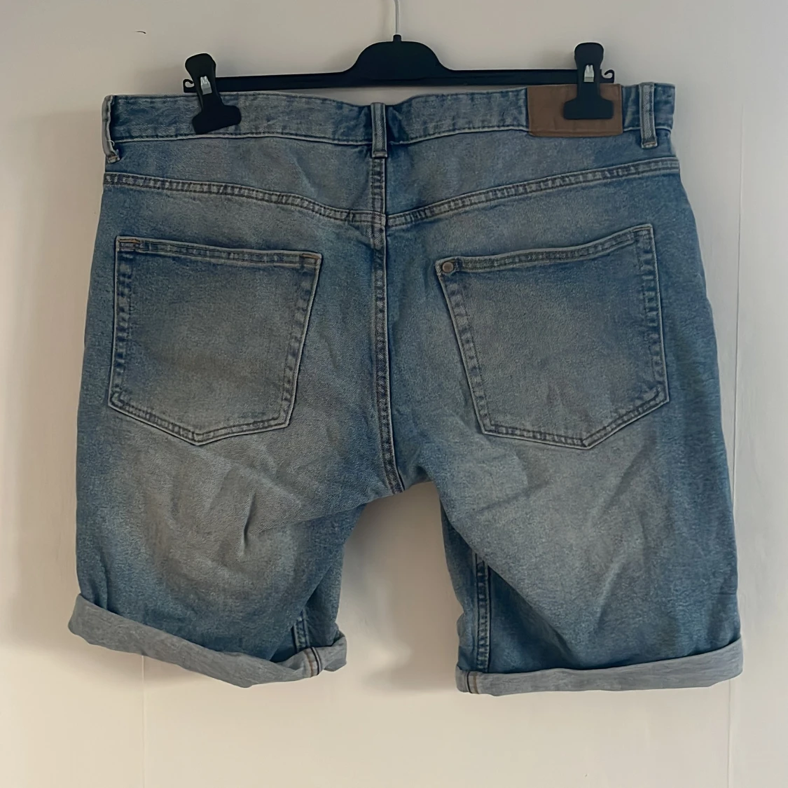 Blå jeansshorts i slim fit - 1