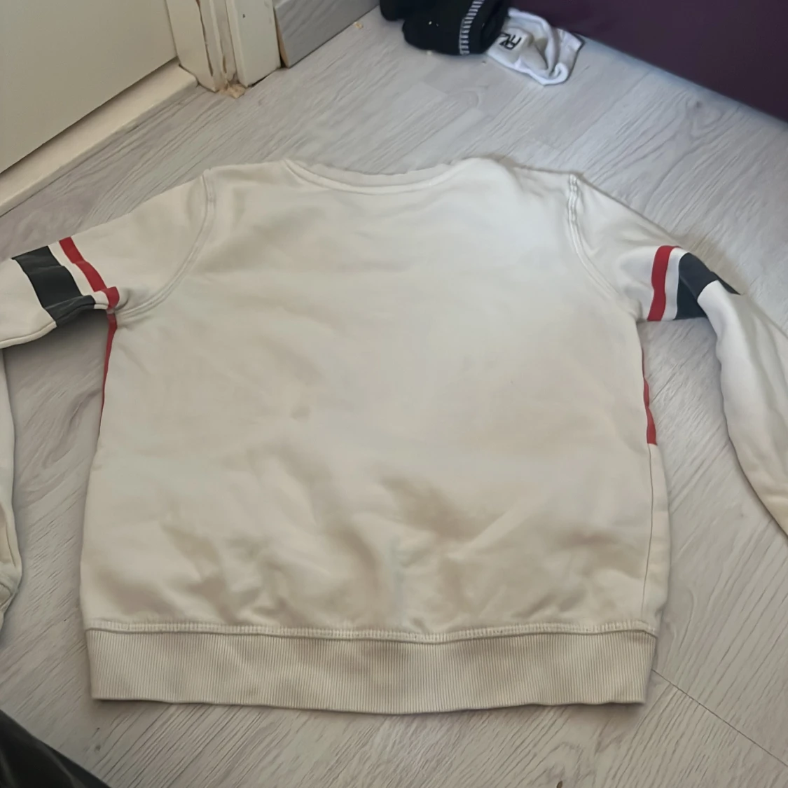 Vit och röd tröja från H&M - 1