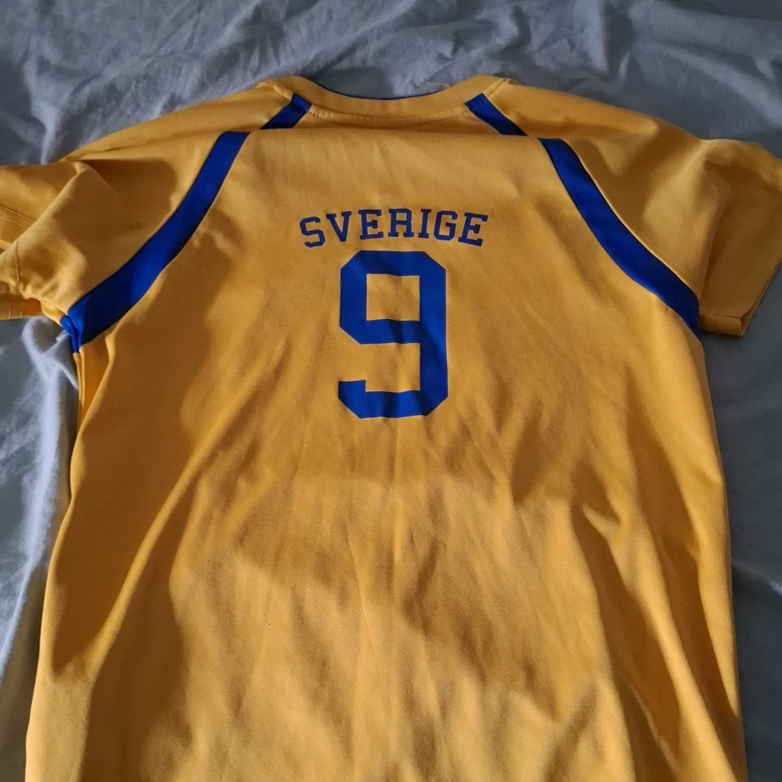 Gul fotbollströja från H&M - 2