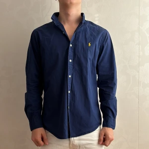 Ralph Lauren skjorta  - Ralph lauren skjorta | Skick: 9/10 | Size - M | Fraktar via postnord eller instabox | Hör av dig vid minsta fråga eller fundering // Ricco Wardrobe