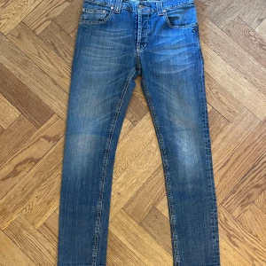 Dondup George  - Sjukt snygga dondup George i storlek 32. Skicket är riktigt bra. Har ni några funderingar är det bara att skriva😇