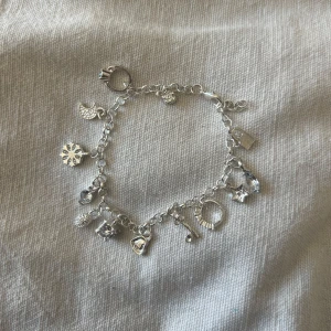 Silver armband med berlocker  - Justerbar och rostfri stål 