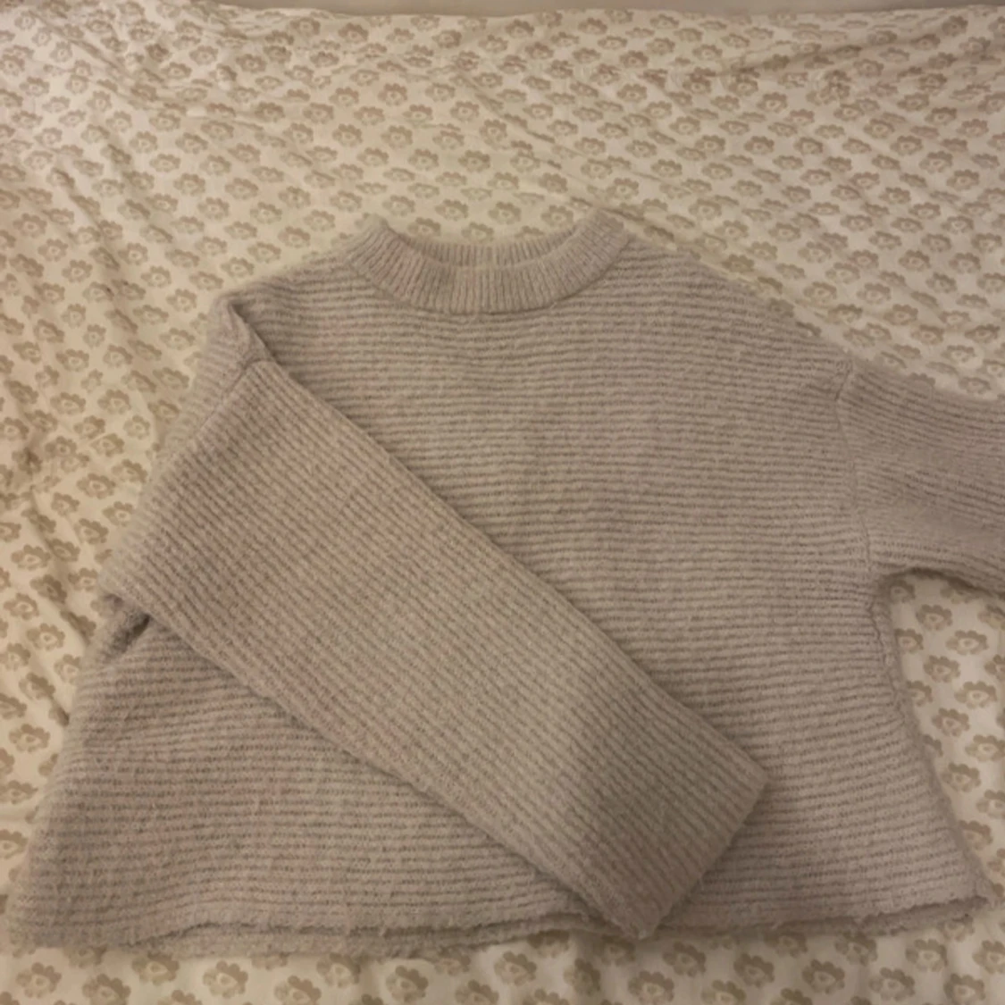 Beige stickad tröja