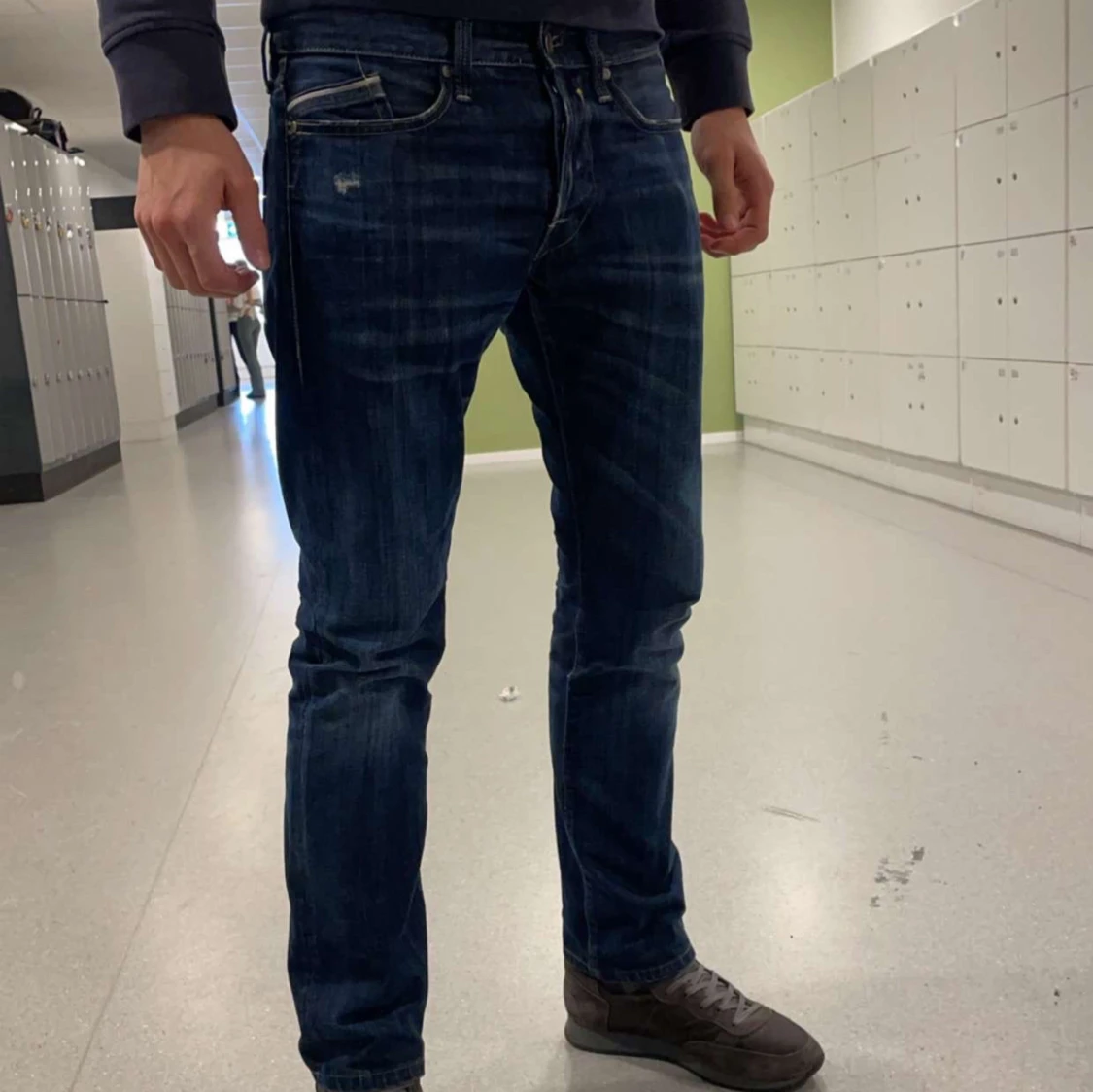 Mörkblå jeans från Replay