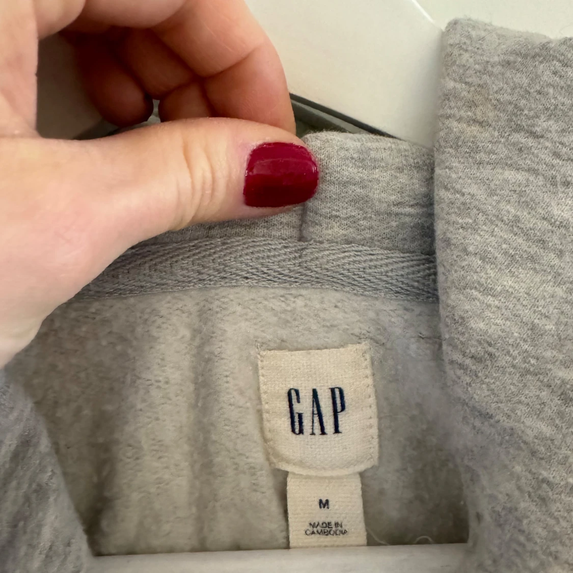 Grå hoodie från GAP - 1