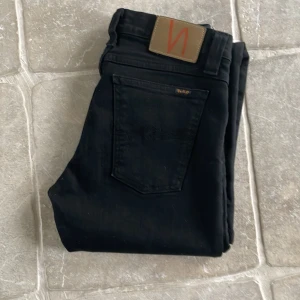 Nudie Jeans tight long John  - Nudie jeans tight long John w27 L34. Jeans är i mycket bra skick!