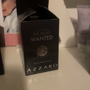Azzaro most wanted edp intense - Köpt för 800kr - Mitt pris:500kr - 50 ml ny. Sprutat 20 gånger max - Kom med frågor om de behövs