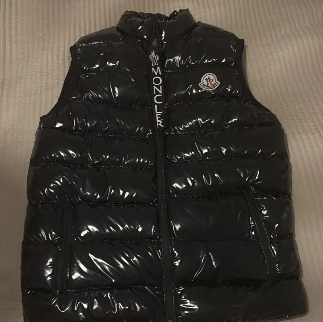 Svart dunväst från Moncler