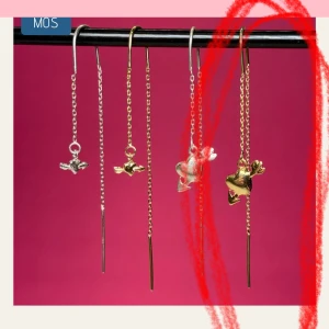 Hjärt örhänge  - Superfint örhänge från ioaku med ett hjärta och en pil igenom💗