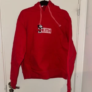 Kith X Disney hoodie - Haft den ett par år men i bra skick fortfarande den är storlek S men funkar för M också pris går att diskutera 