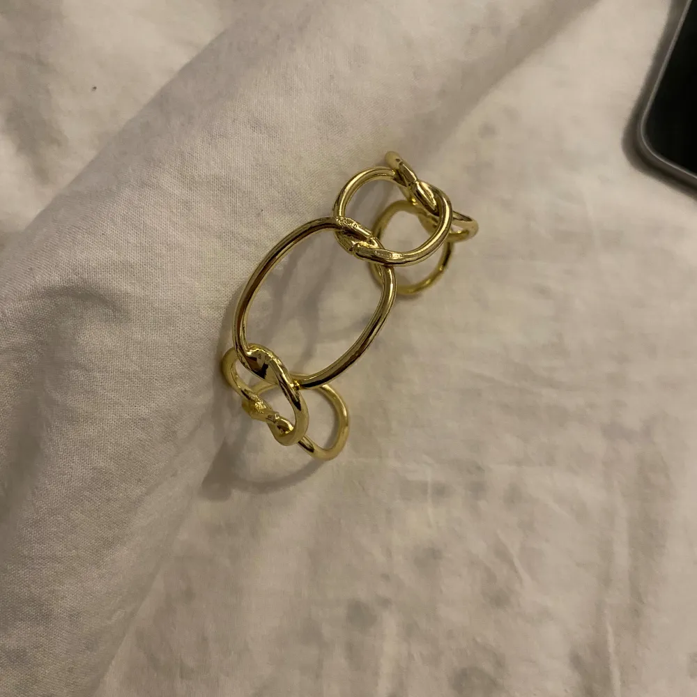 Guld armband anvönd 2 gånger. Accessoarer.