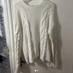 Stickad tröja - Super fin tröja, aldrig använd. 