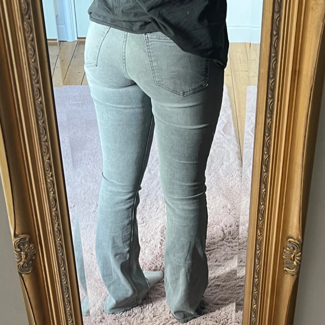 Gråa Bootcut Jeans - 90
