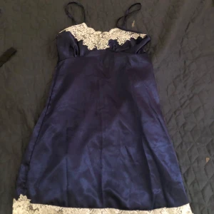 Klänning  - Blå silk klänning storlek xxs 